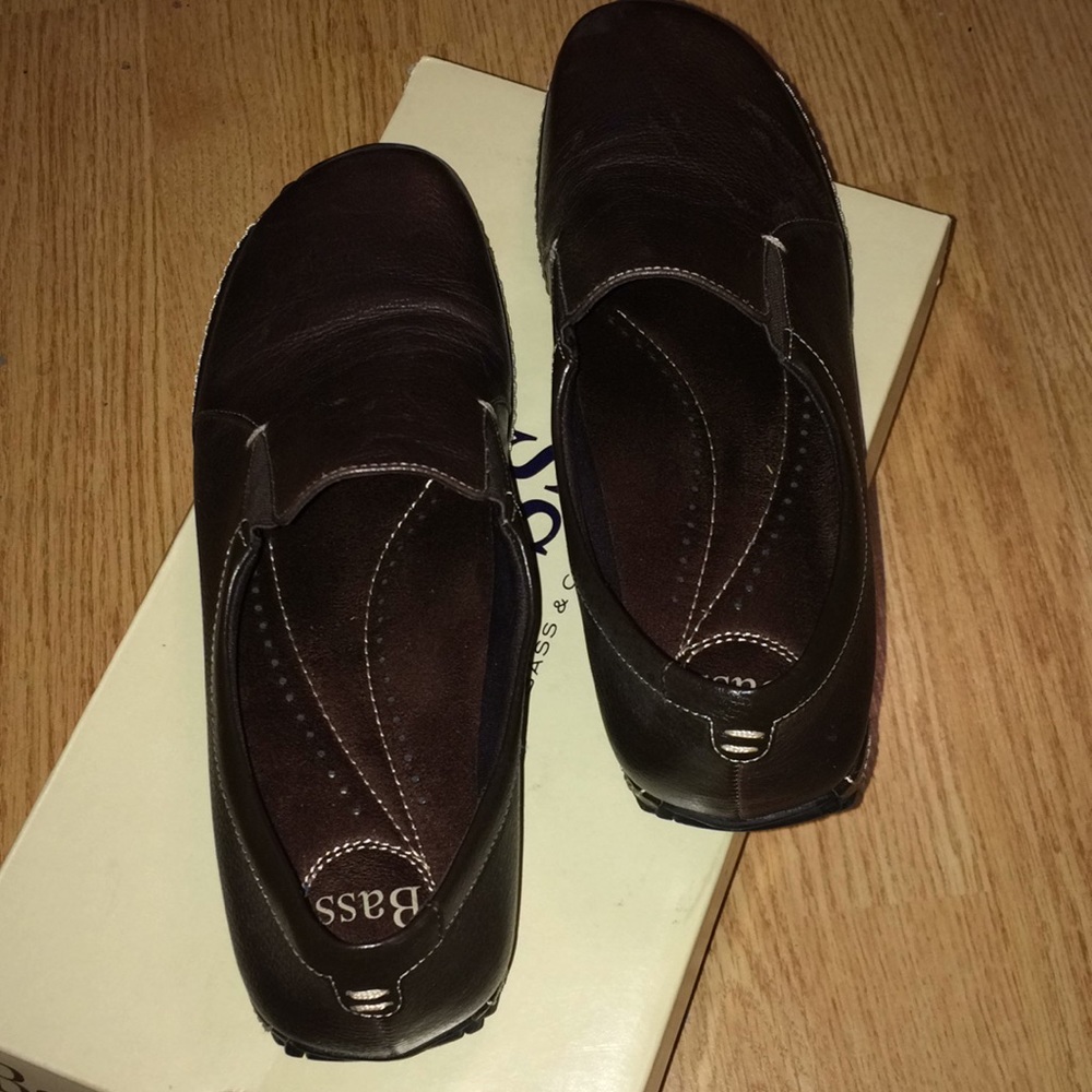 NWOT womens brown flats